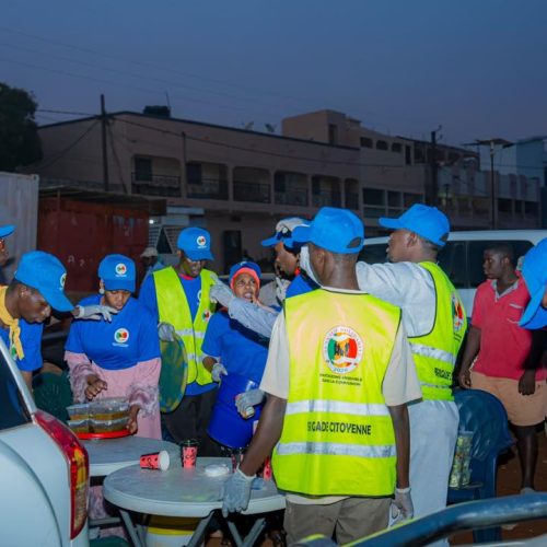 Opération « Sounkalo Solidarité 2026 » : Le ministre d’État Ismaël Wagué partage la rupture collective du jeûne avec les populations de Niômirambougou