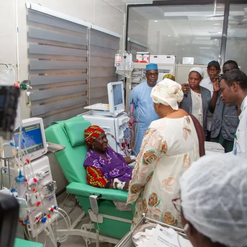 Prise en charge de l’hémodialyse : La Ministre de la santé Assa Badiallo TOURE s’enquiert des conditions des patients des trois centres de dialyse de Bamako