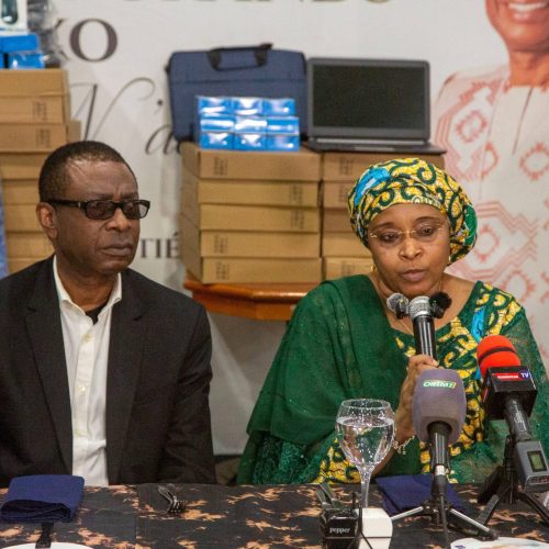 « Bal des Grands de Bamako » : L’artiste sénégalais Youssou N’Dour offre un déjeuner aux Pupilles de la Nation et les exhorte à persévérer