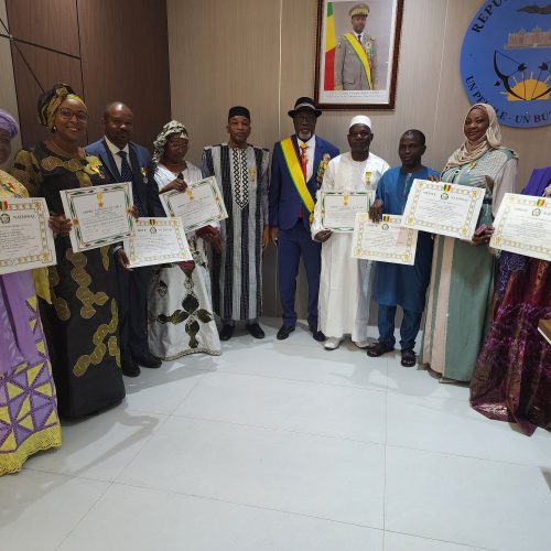Distinction Honorifique Nationale : Le Ministre Fassoun COULIBALY distingue ses cadres méritants