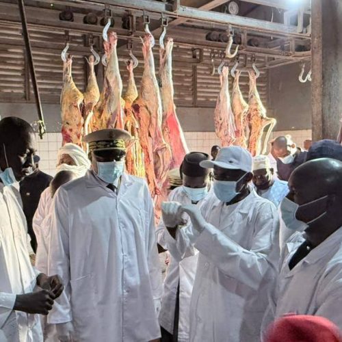 Mopti : Le Gouverneur visite l’abattoir régional de Sévaré pour évaluer son fonctionnement