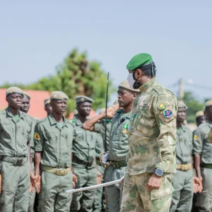 Service National des Jeunes : 2 400 recrues présentées au drapeau devant le Président Assimi GOÏTA