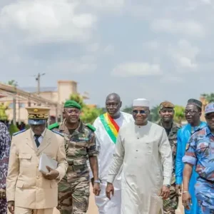 Mois de la Solidarité et de la lutte contre l’Exclusion : Les œuvres sociales du Président font don de 400 kits alimentaires aux veuves des camps militaires de Bamako et de Kati