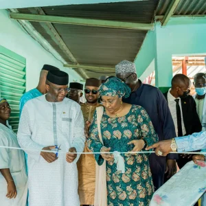 Œuvres Sociales du Président de la Transition : Les Centres de Santé Communautaires de Darsalam, Médina-Coura et Bagadadji dotés d’installations solaires