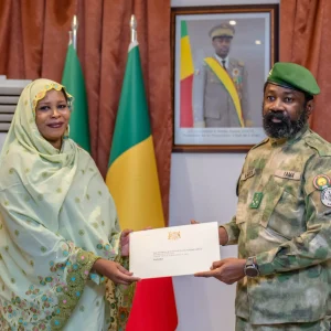 Coopération Mali – Tchad : Le Président Assimi GOITA reçoit l’invitation officielle du Président Mahamat Idriss DEBY ITNO pour participer au Forum africain sur l’eau