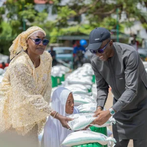 Mois de la Solidarité et de la Lutte contre l’Exclusion : 800 kits alimentaires distribués aux personnes vulnérables de Bamako, rive gauche du Djoliba