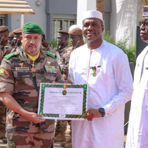 Médaille d’honneur de la Police Nationale et de la Protection Civile : Le Premier ministre  et plusieurs personnalités distingués