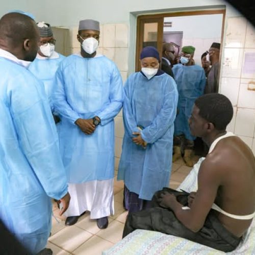 Attaques lâches et barbares de Kati : Le Premier ministre et Le président du CNT au chevet des victimes au CHU Pr. Bocar Sidy Sall de Kati
