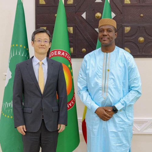 Diplomatie: Des échanges fructueux entre le Premier ministre Abdoulaye MAÏGA et l’Ambassadeur de Chine au Mali