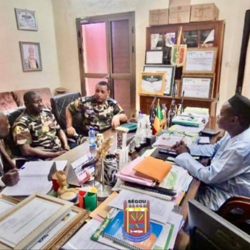 Ségou : Le nouveau commandant de gendarmerie reçu par le maire pour échanger sur le renforcement de la sécurité