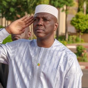 Montée des couleurs nationales à la Primature : le Premier ministre Abdoulaye Maïga préside la cérémonie patriotique