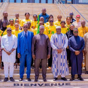 22ème Championnat d’Afrique de Volleyball Dame : Le Ministre Abdoul Kassim Ibrahim FOMBA remet le Drapeau aux Aigles Dames