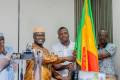 Championnat du Monde de Bras de Fer : Le Ministre Abdoul Kassim FOMBA remet le drapeau national aux athlètes en partance pour New Delhi